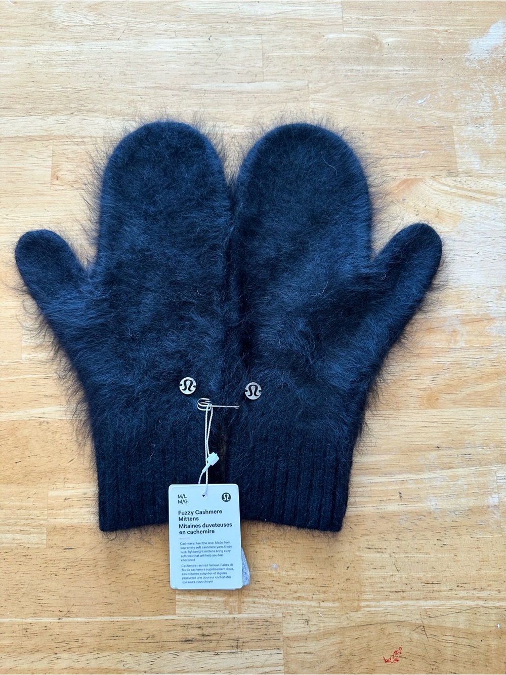 NWT Lululemon cashmere mittens M/L